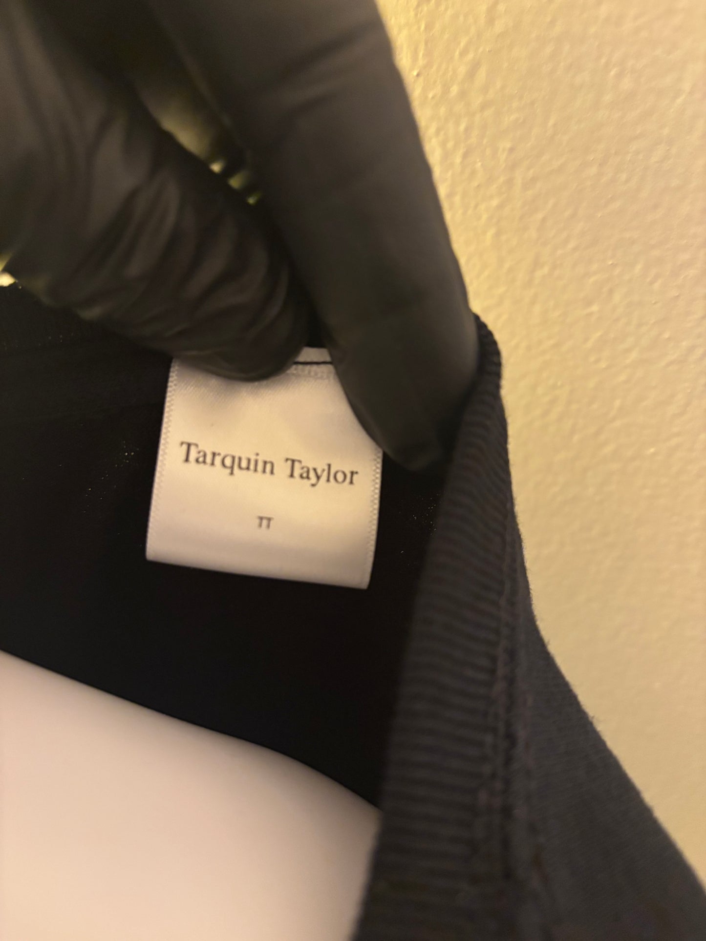 Women’s Cursive La dolce Vita coin tee black