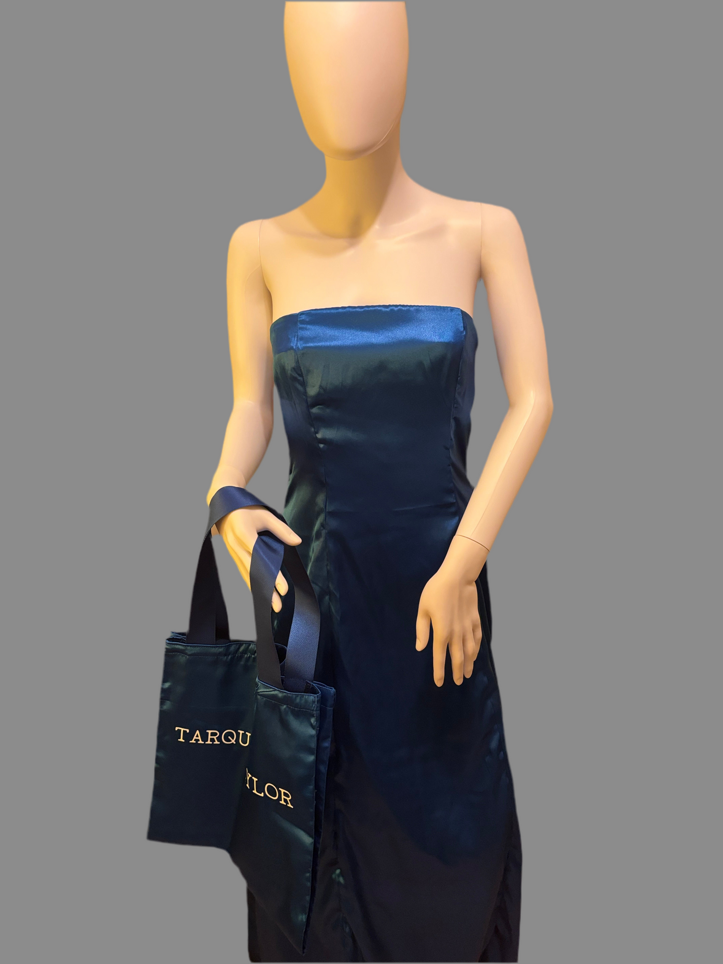 Women’s La Dolce Vita Collection dress and tote bag